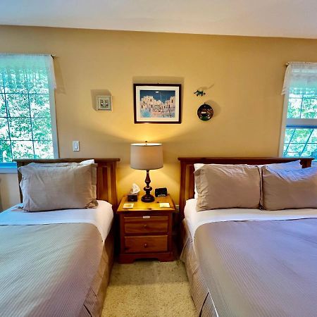 Seafarers Bed & Breakfast Tofino Bagian luar foto