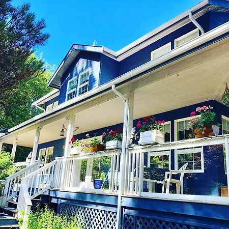 Seafarers Bed & Breakfast Tofino Bagian luar foto