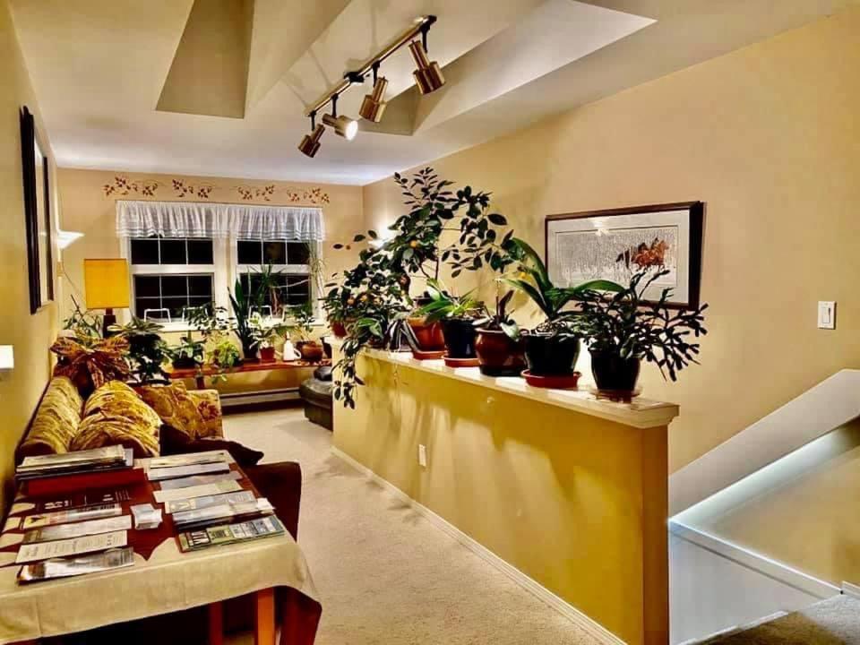 Seafarers Bed & Breakfast Tofino Bagian luar foto