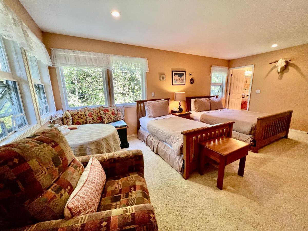 Seafarers Bed & Breakfast Tofino Bagian luar foto