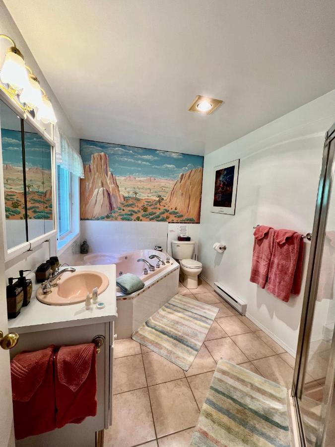 Seafarers Bed & Breakfast Tofino Bagian luar foto