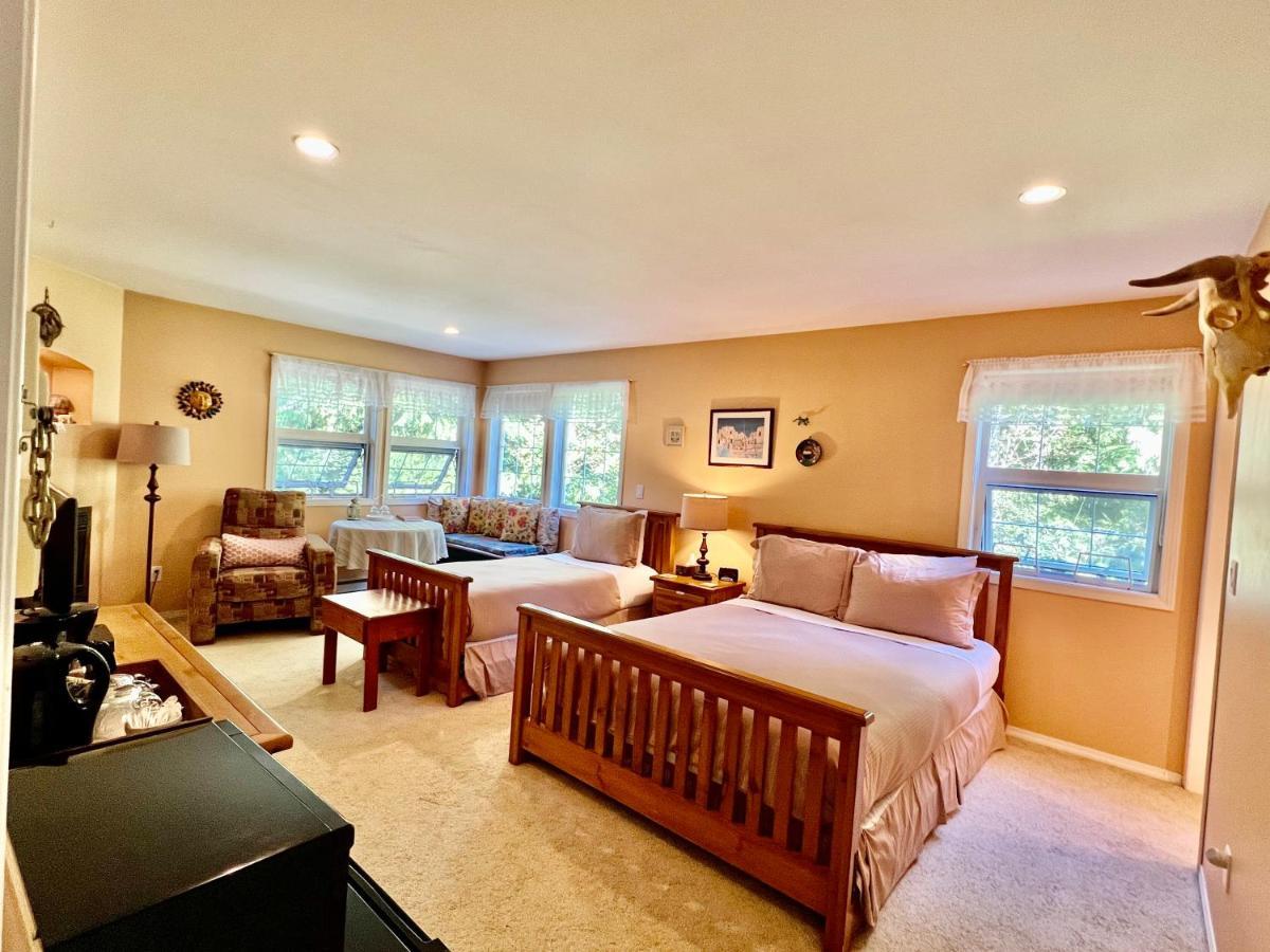 Seafarers Bed & Breakfast Tofino Bagian luar foto