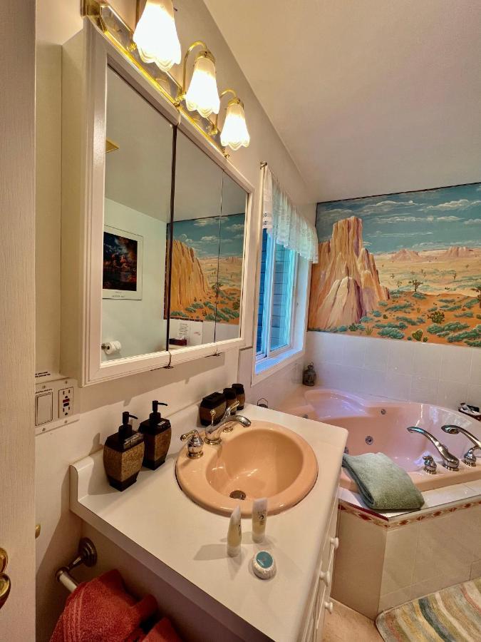 Seafarers Bed & Breakfast Tofino Bagian luar foto