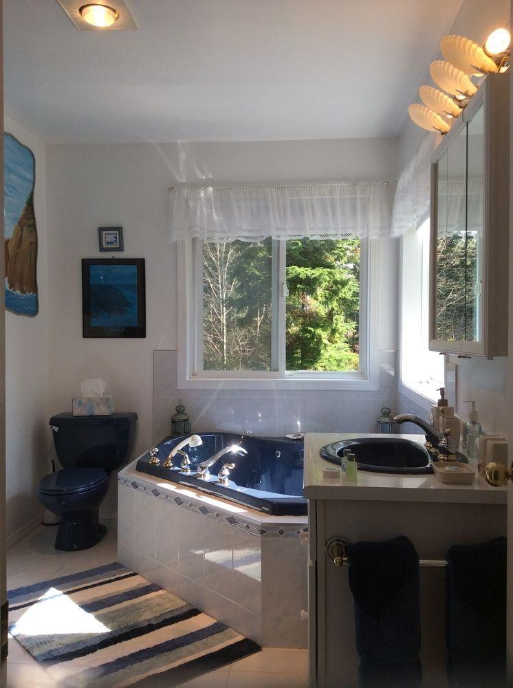 Seafarers Bed & Breakfast Tofino Bagian luar foto