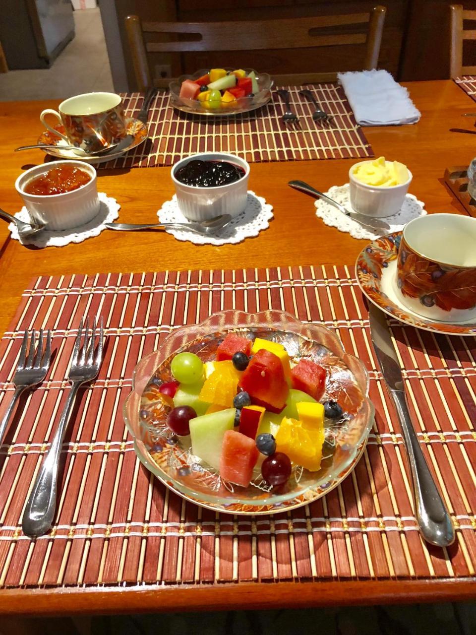 Seafarers Bed & Breakfast Tofino Bagian luar foto