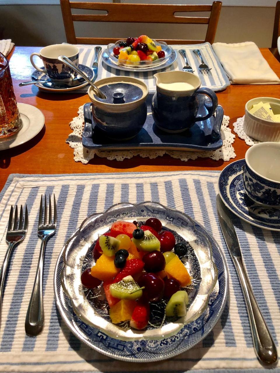 Seafarers Bed & Breakfast Tofino Bagian luar foto