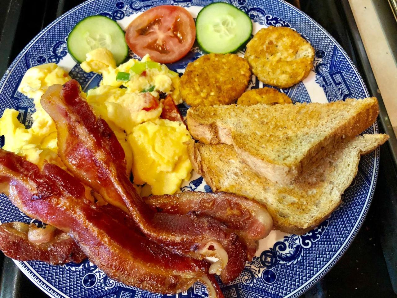 Seafarers Bed & Breakfast Tofino Bagian luar foto